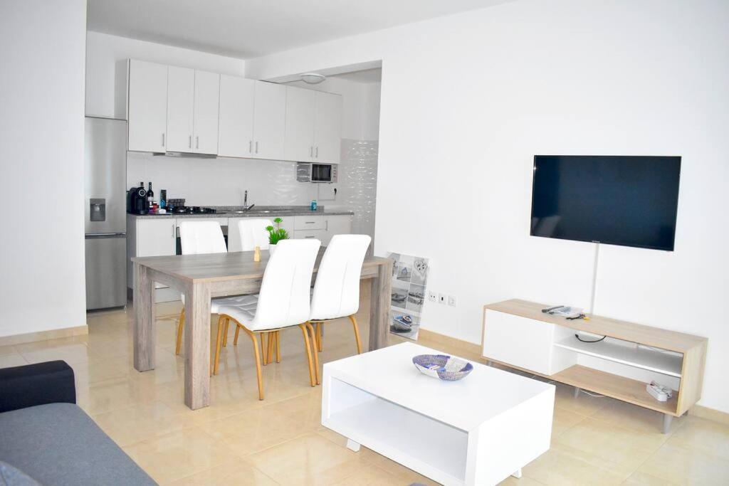 Lovely - Luxury 3 Bedrooms 500M From The Beach. Santa Maria Kültér fotó